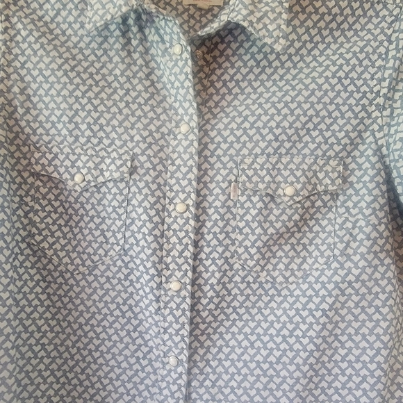 Levi snap down short sleeve top - Picture 3 of 4